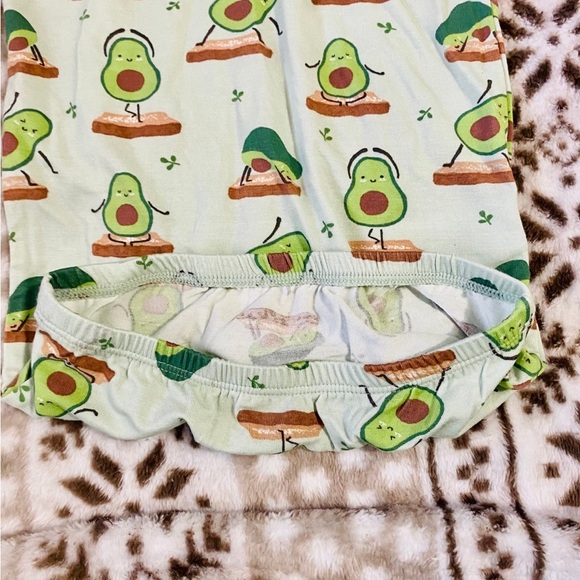 Angel Dear Bamboo Avocado Yoga Sleeper Gown with Elastic Bottom Size 0-3M - Picture 3 of 4